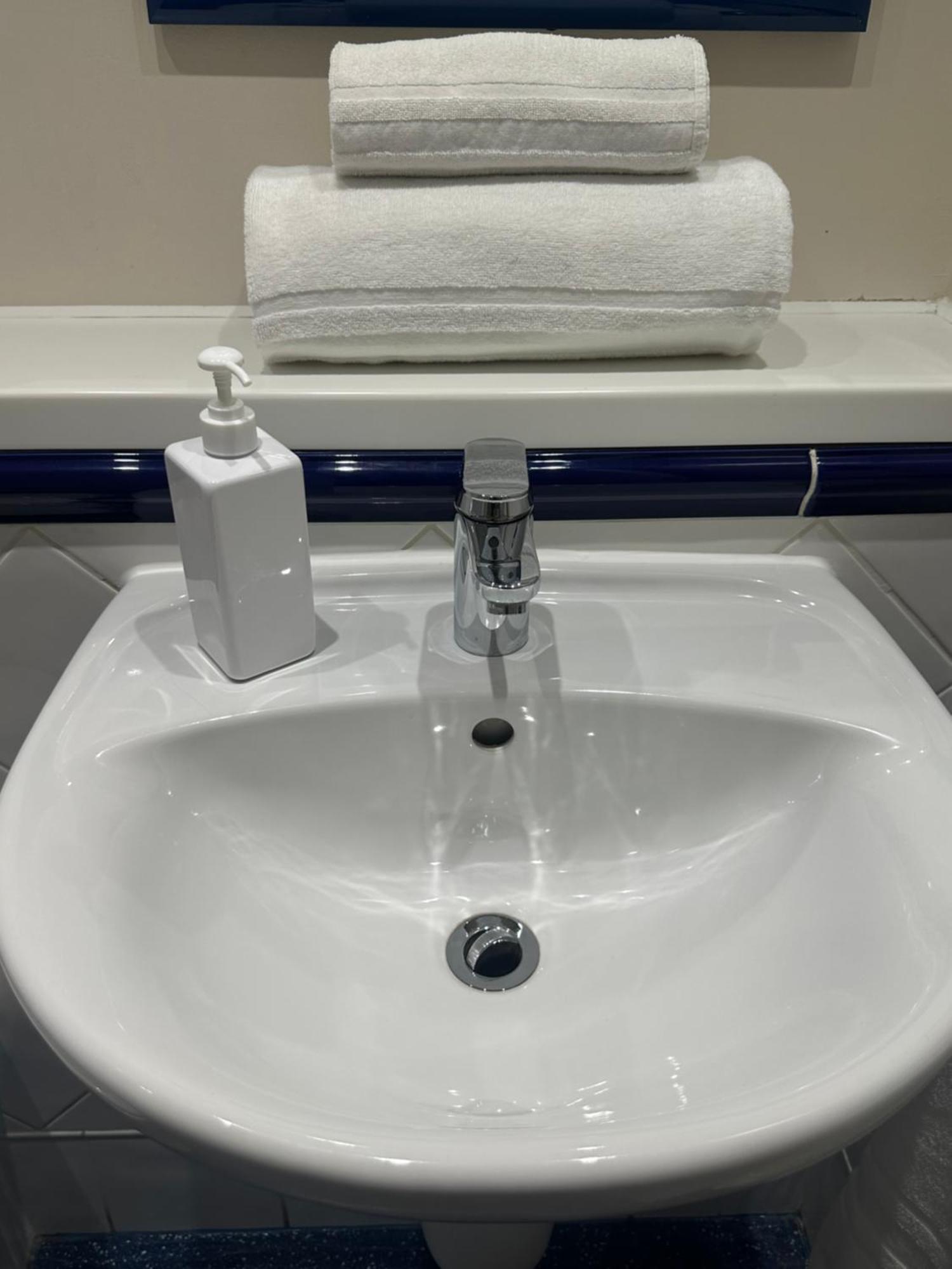 Go2 Glasgow Cumbernauld Hotel - Free Parking And Pet Friendly Exteriör bild