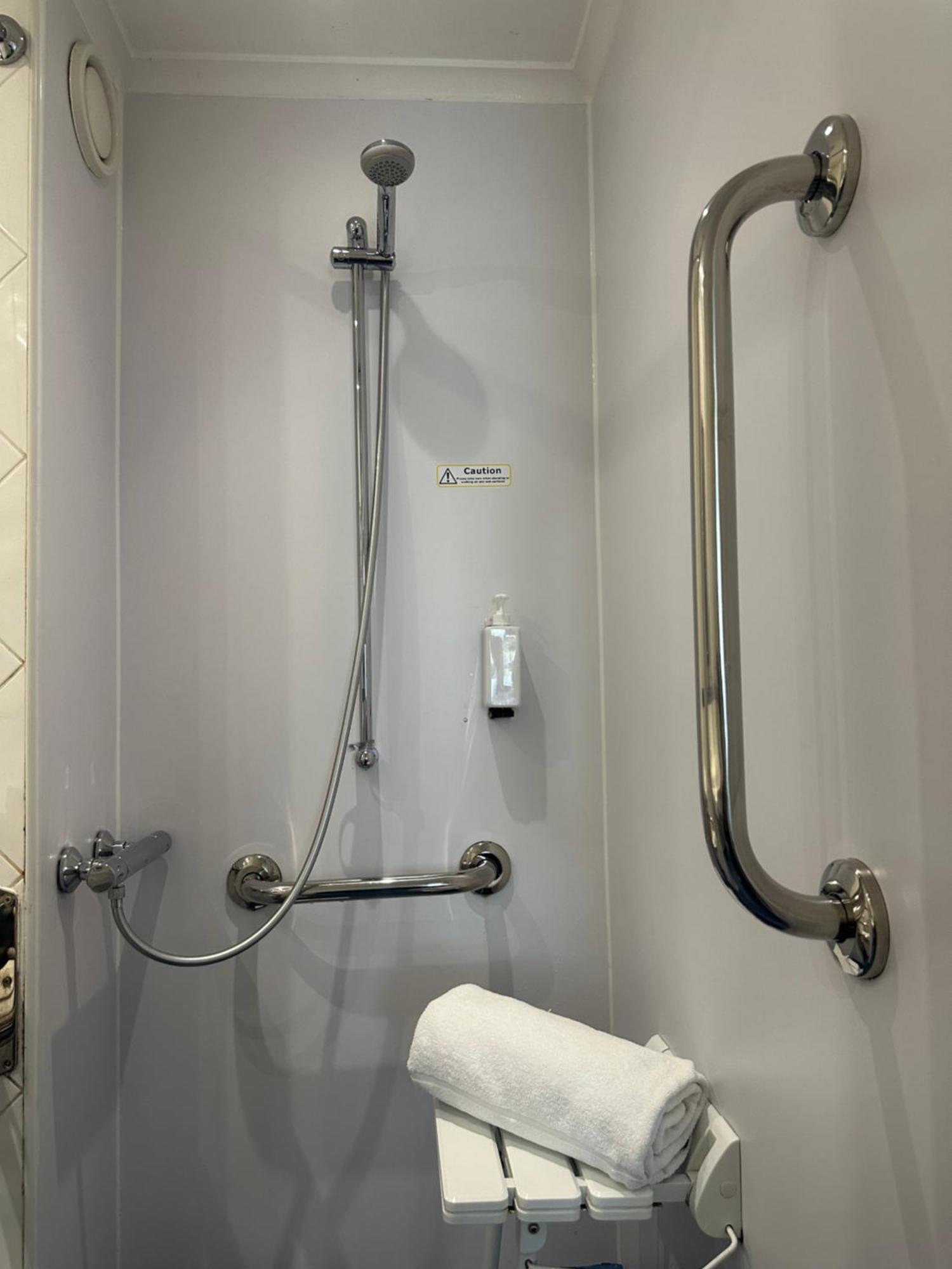 Go2 Glasgow Cumbernauld Hotel - Free Parking And Pet Friendly Exteriör bild