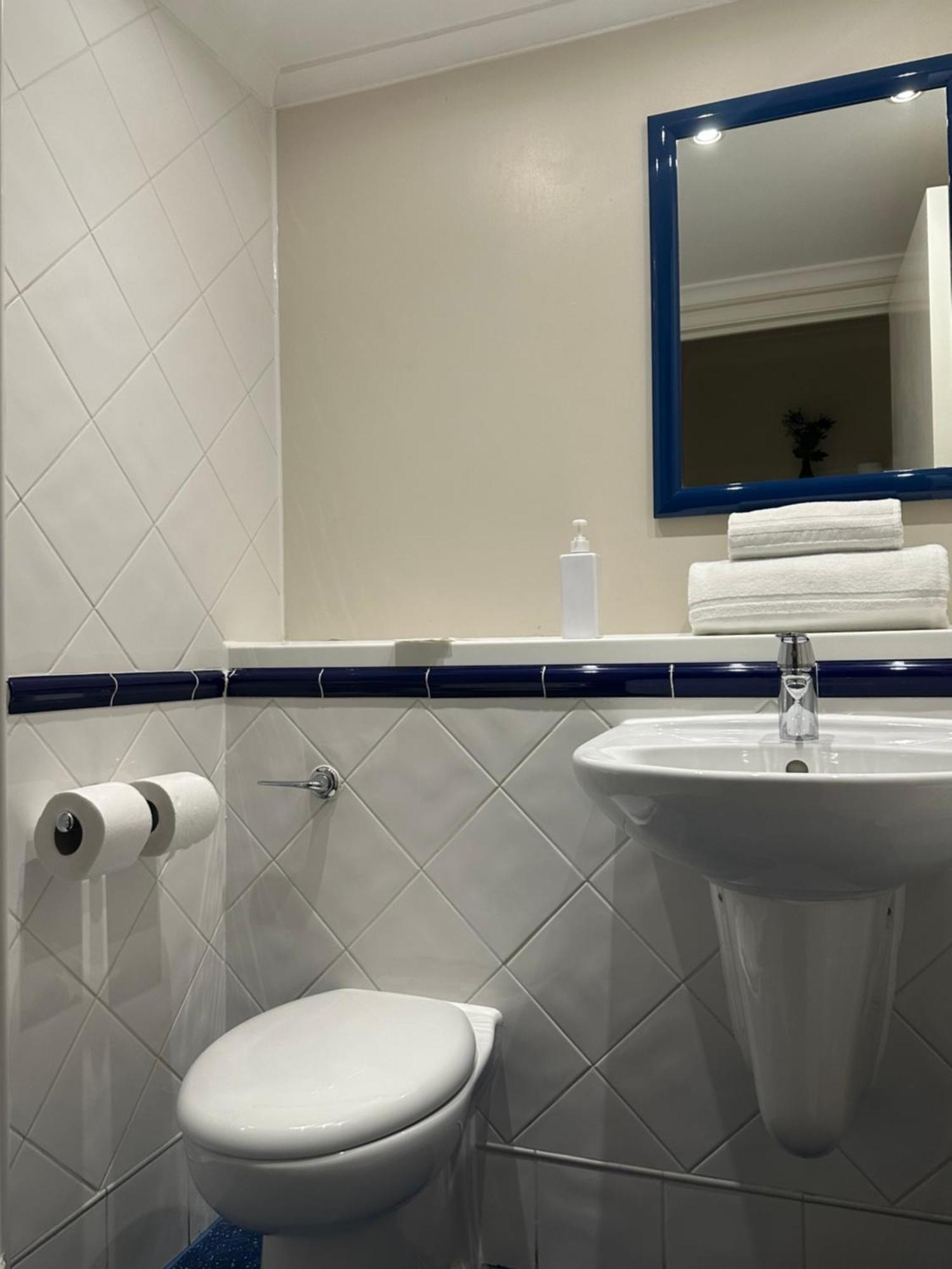 Go2 Glasgow Cumbernauld Hotel - Free Parking And Pet Friendly Exteriör bild